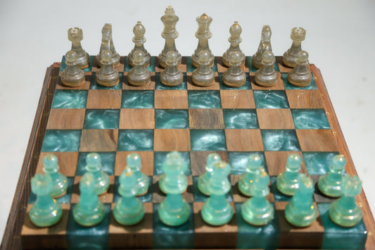 Granadas Luminous Azure Chess Set – close-up of the deep blue wood and epoxy resin pattern on the board