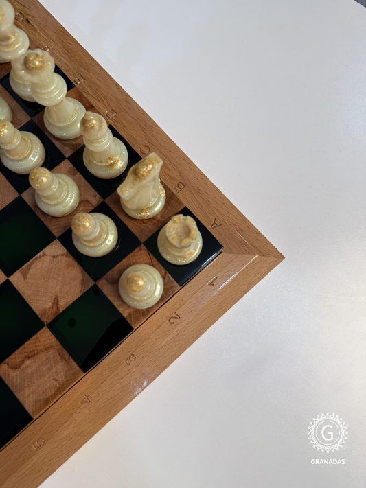 Granadas Emerald Elegance Chess Set – close-up of the emerald green wood and epoxy resin pattern on the board