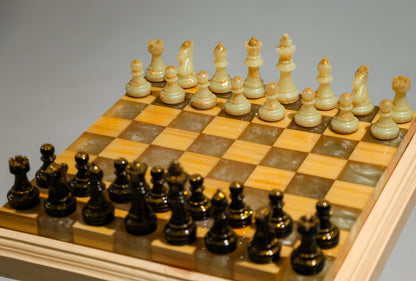 Granadas Amethyst Glow Chess Set – corner detail of the board frame