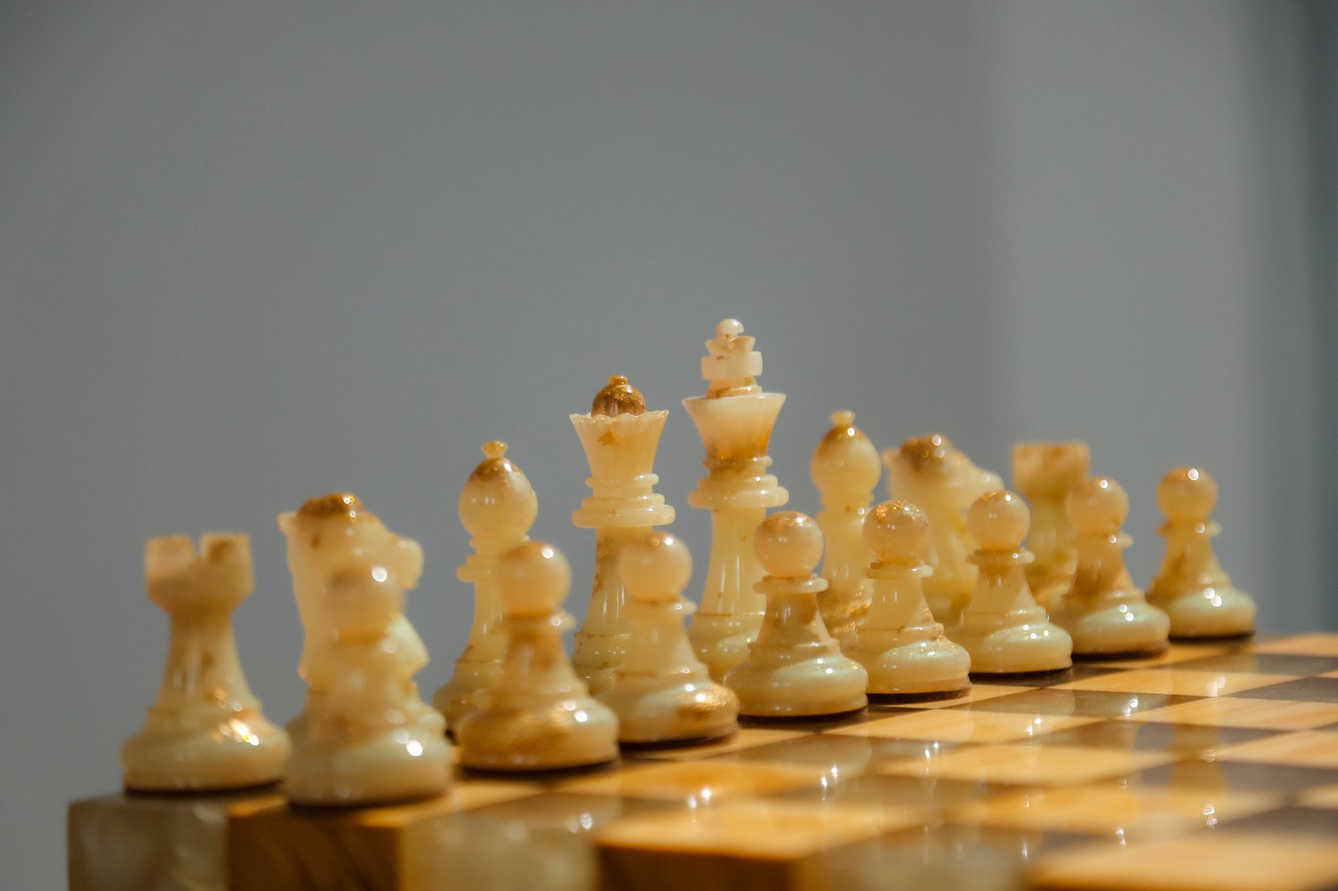 Granadas Amethyst Glow Chess Set – corner detail of the board frame
