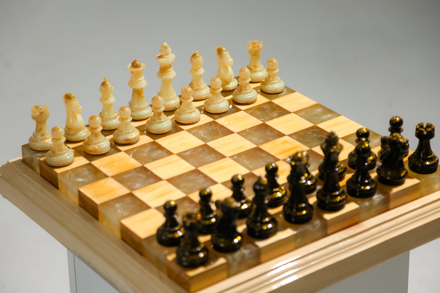 Granadas Amethyst Glow Chess Set – full board displayed on a table