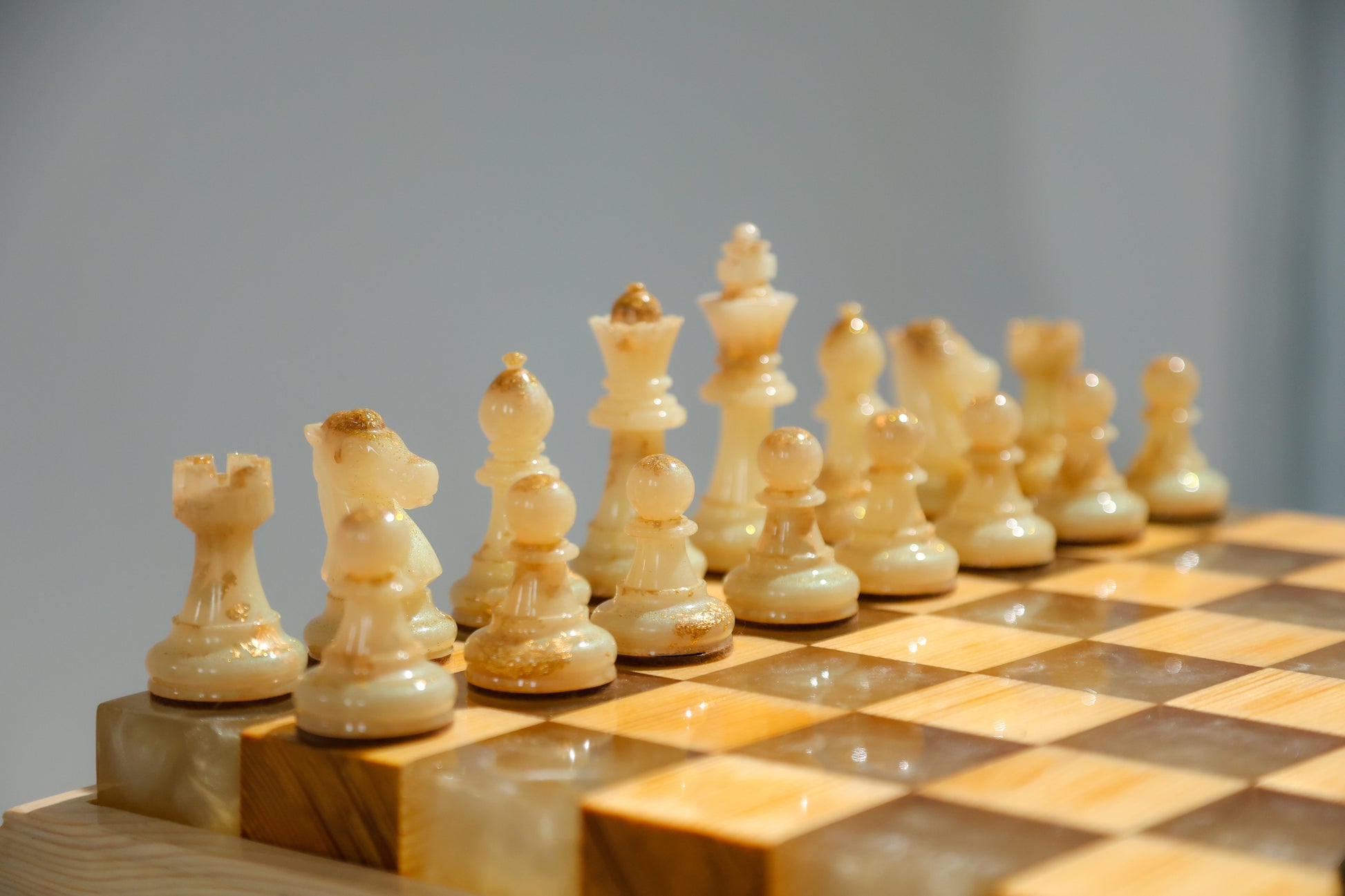Granadas Amethyst Glow Chess Set – full board displayed on a table