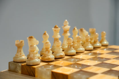 Granadas Amethyst Glow Chess Set – full board displayed on a table