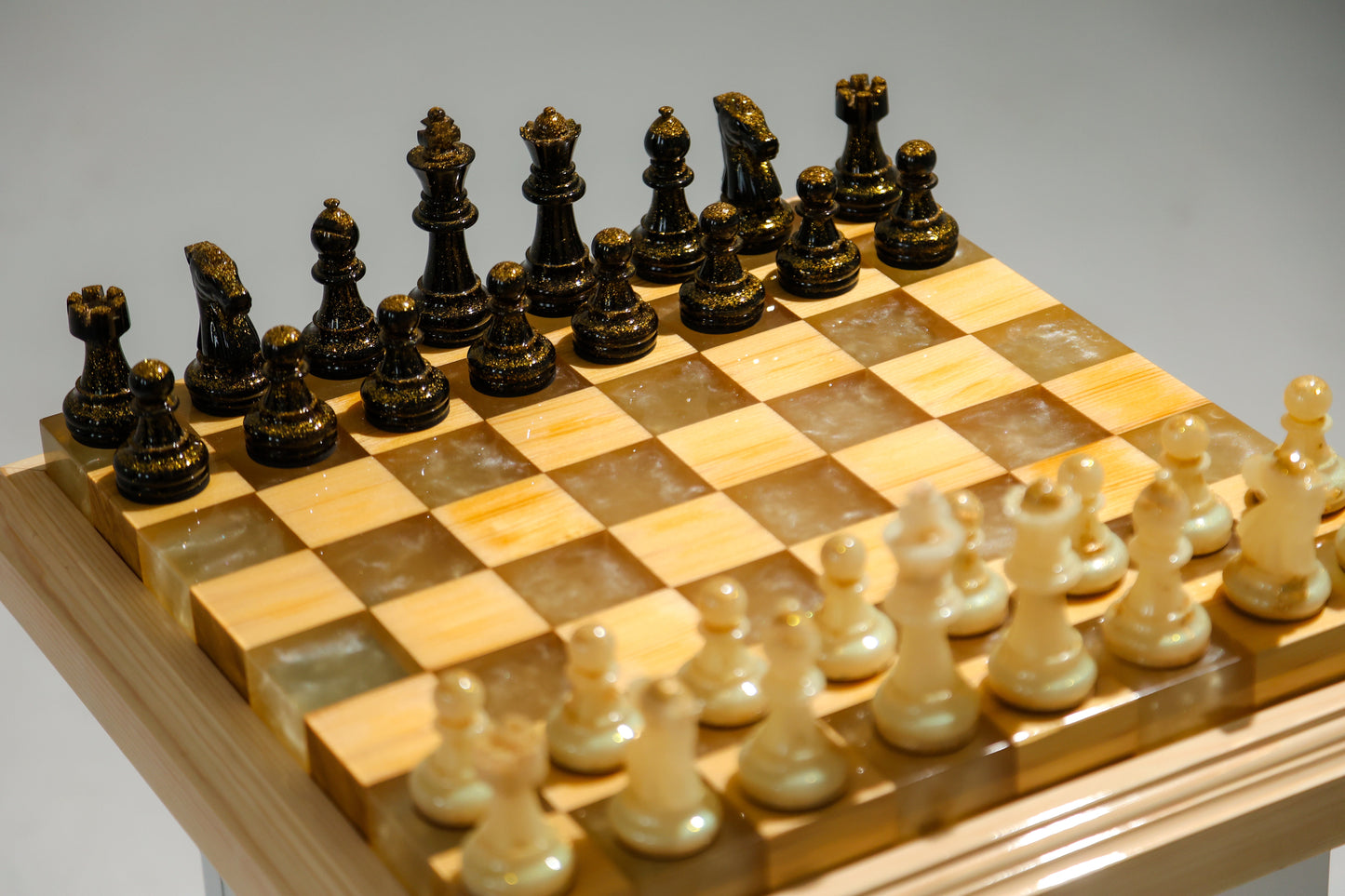 Granadas Amethyst Glow Chess Set – board with pieces arranged mid-game