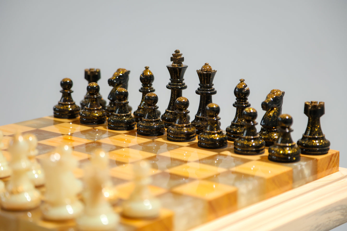 Granadas Amethyst Glow Chess Set – board with pieces arranged mid-game