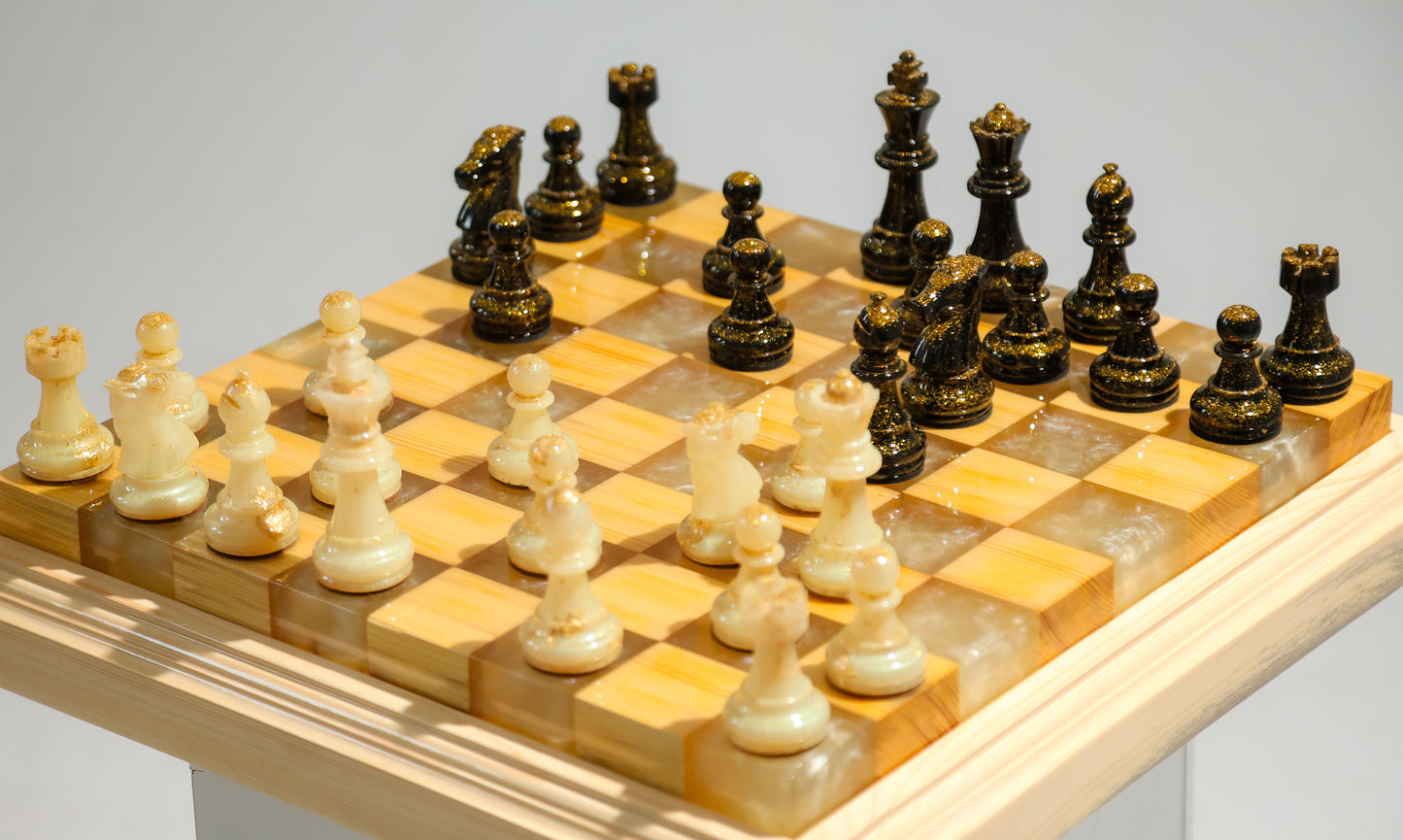 Granadas Amethyst Glow Chess Set – top-down view of the complete set