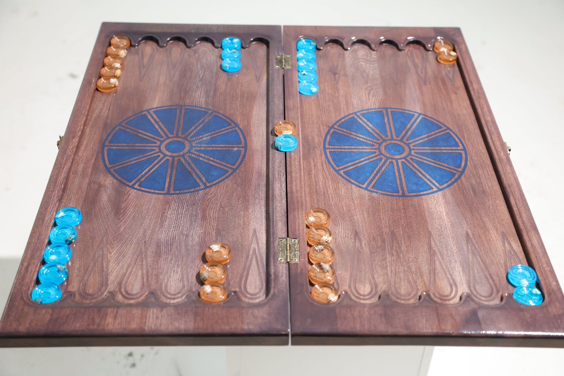 Granadas Backgammon Set – full board open with checkers and dice, front view