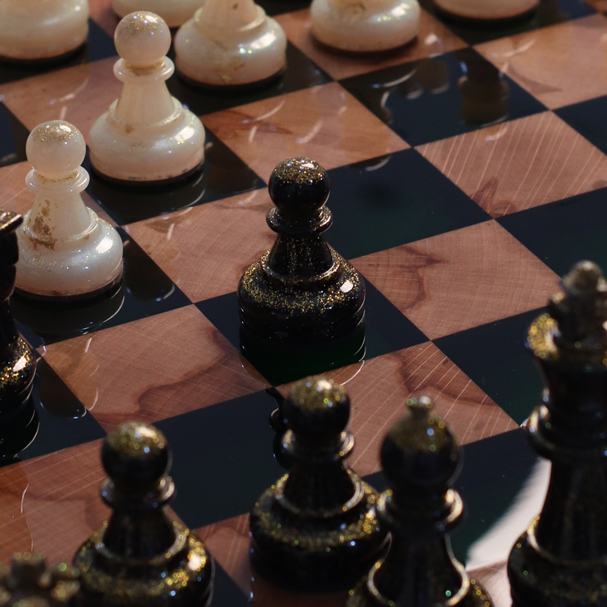 Emerald Elegance Handmade Chess Set | Green Wood & Epoxy Resin Granadas.store