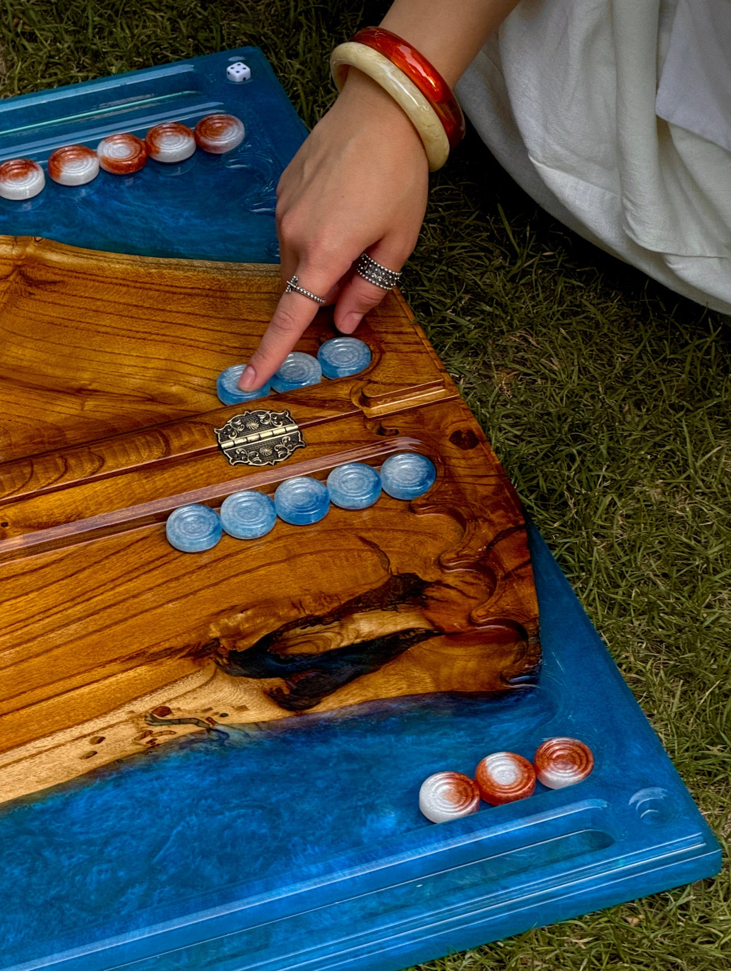 Azure Tide – Handcrafted Wood & Epoxy Backgammon Set Granadas.store