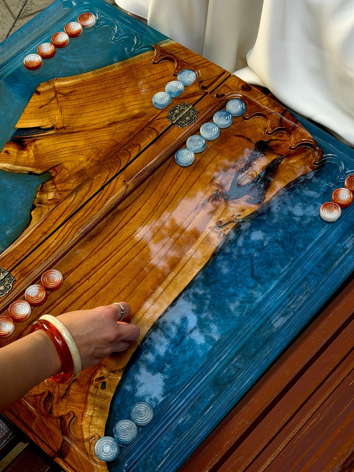 Azure Tide – Handcrafted Wood & Epoxy Backgammon Set Granadas.store