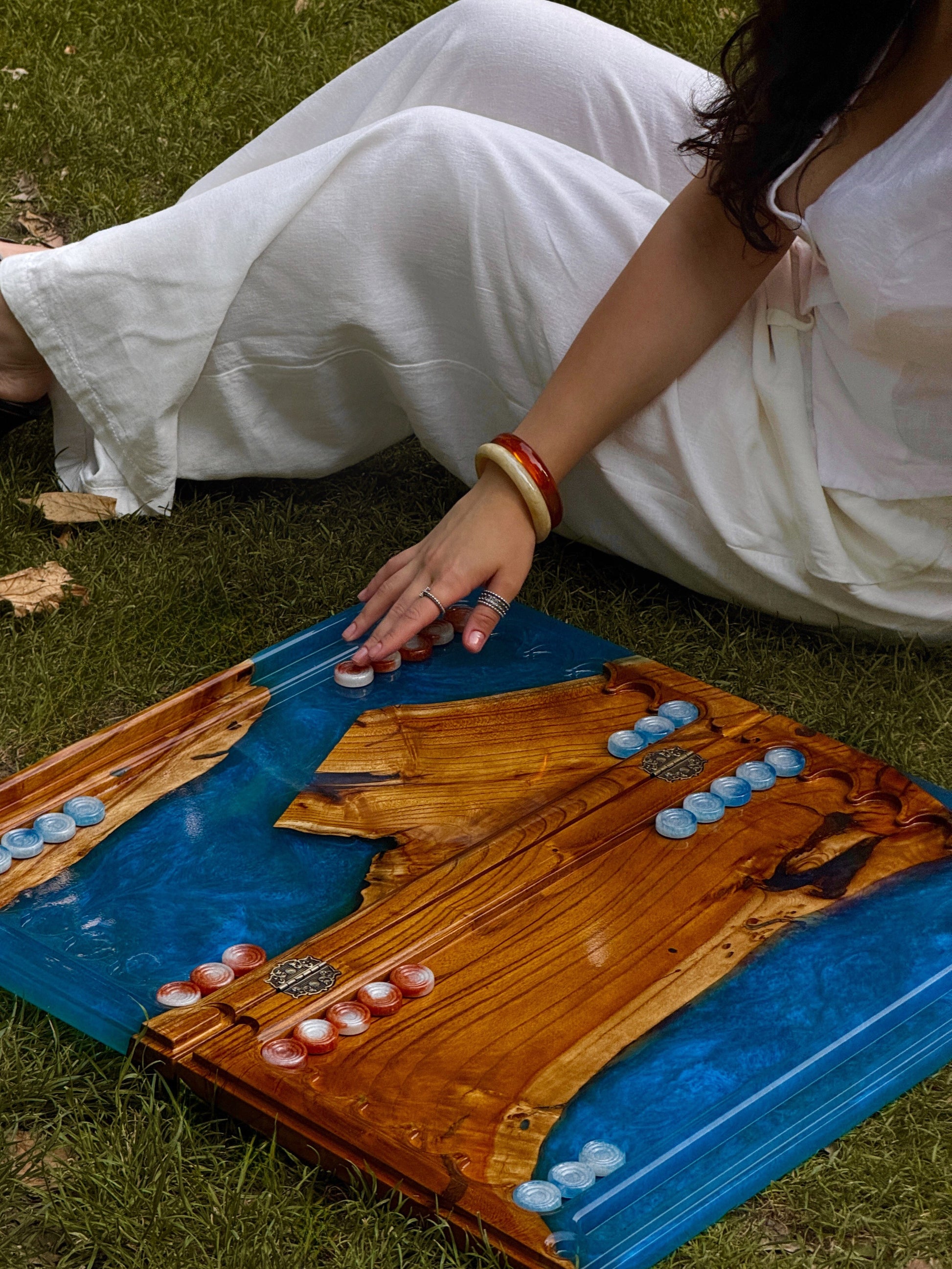 Azure Tide – Handcrafted Wood & Epoxy Backgammon Set Granadas.store
